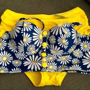 Cupshe Blue & Yellow Daisy 2 Piece Swimsuit
